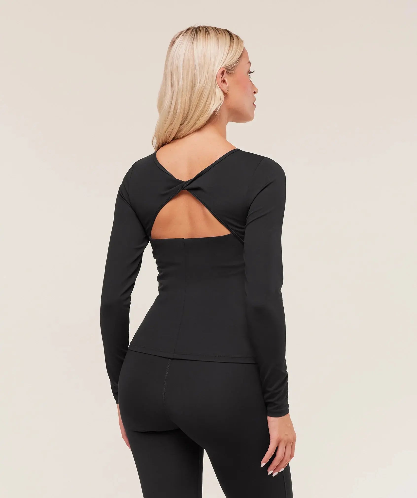 Twist Back tops ar garām piedurknēm – gymshark